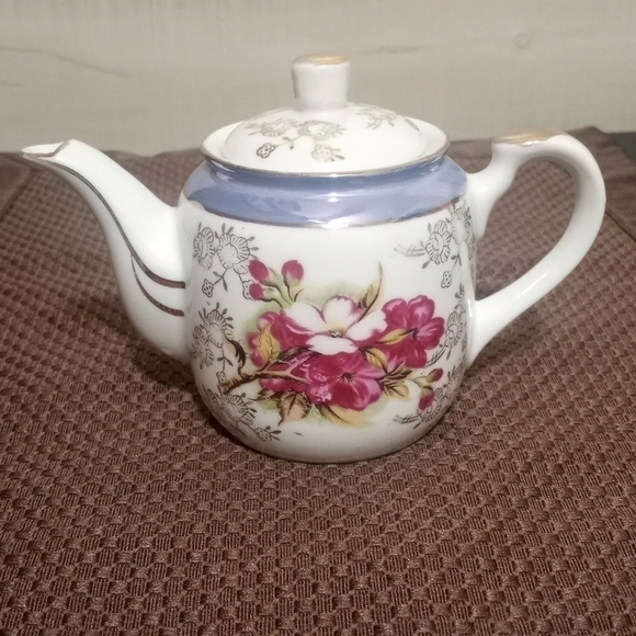 ROYAL Crown Fine China Vintage Miniature Teapot Made In Japan - Picture 1 of 10